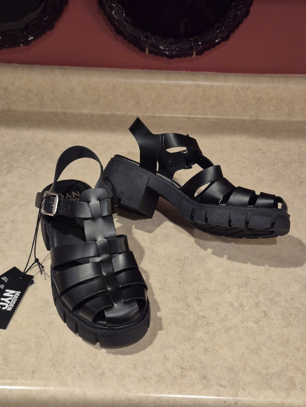 NWR Madden NYC Women’s Black Strappy Chunky Heel Sandals Size 8.5